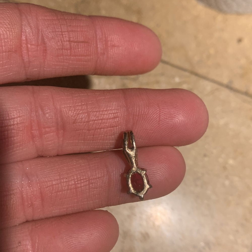 Red ruby charm - Picture 2 of 4
